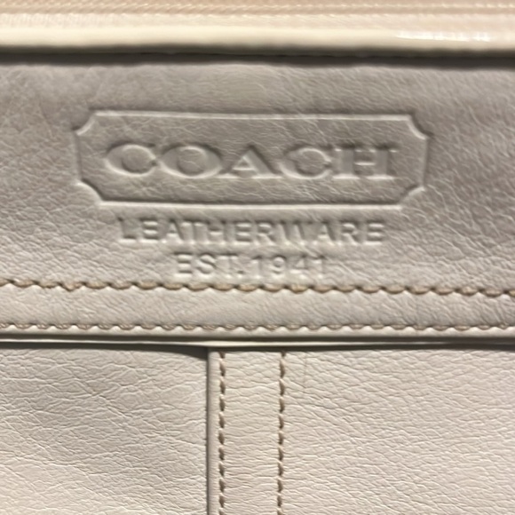Coach White Leather Wristlet * COA Included - Picture 8 of 9
